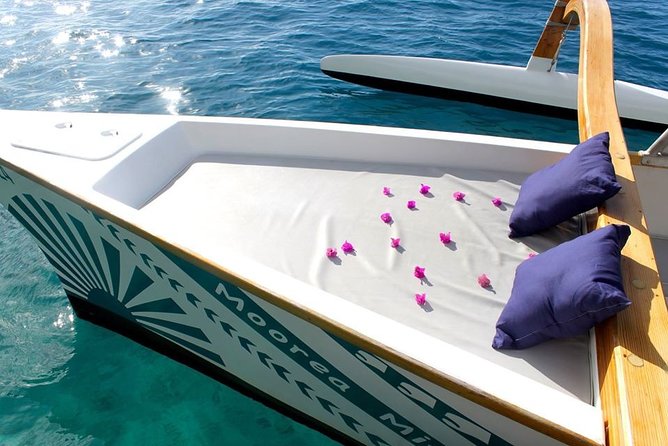 2-hour Private Sunset Cruise - Ukulele music and an easy Polynesian atmosphere