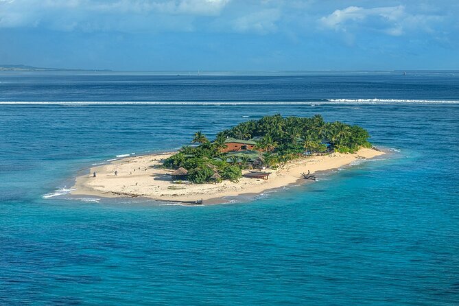 25 minutes Mamanuca Island Tour - Cloud 9 above turquoise water