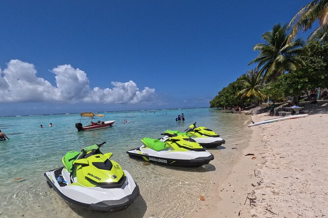 3H Adventure in JET SKI Snorkeling and Tahaa Lagoon - Swimming with black-tip sharks