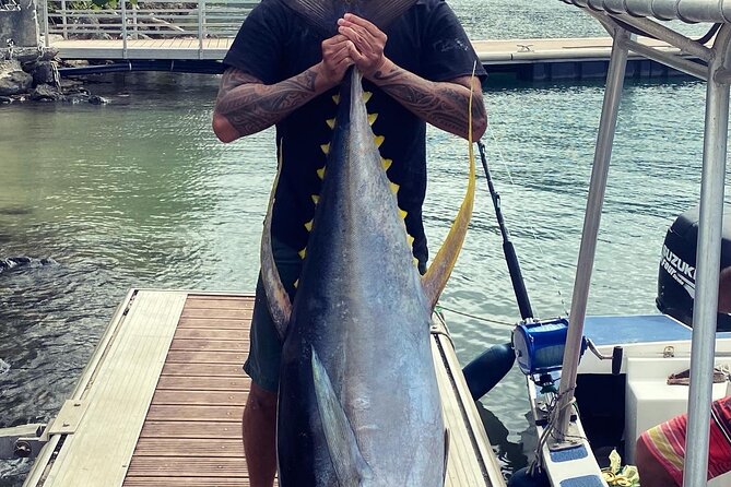 4 Hour Ariki Fishing Activity in Moorea - Bottom fishing keeps the outing worthwhile