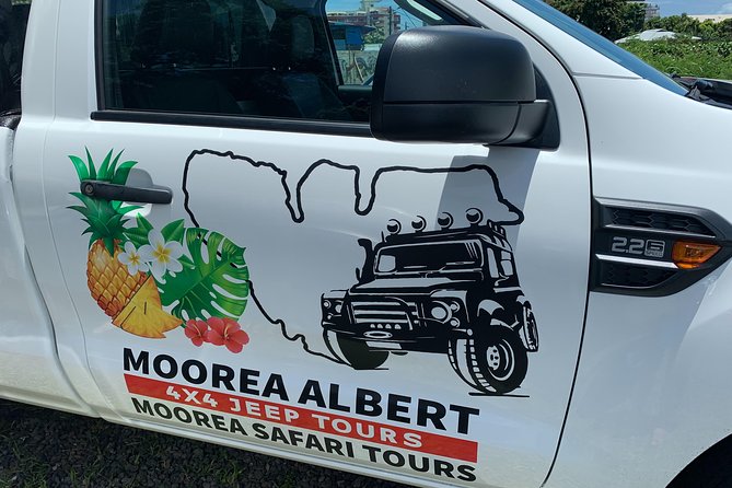 4x4 Moorea Safari Tours : Private tours - A refreshing stop at the Moorea juice factory