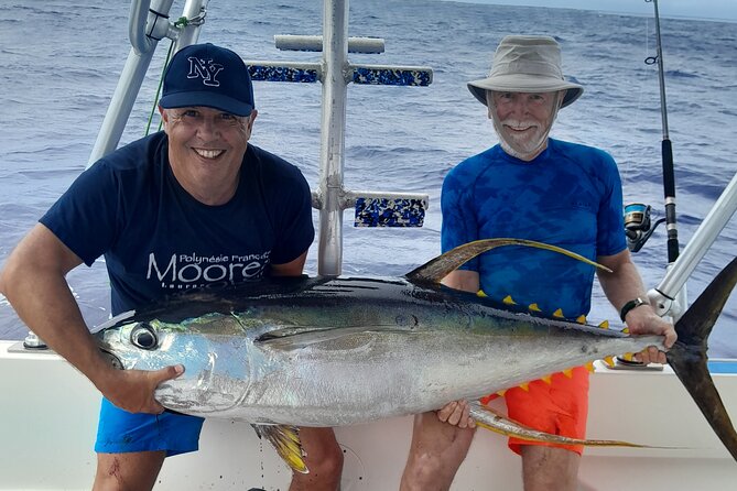 A Day of Big Game Fishing in a small group - Wildlife and Moorea from offshore