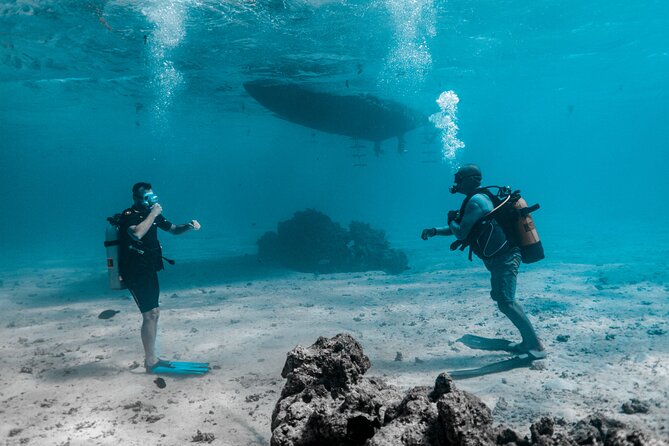 Baptism diving in the turquoise waters of Tahiti - Photos and the small practical gap