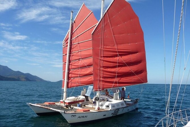Boat Trip with Sunset in Tahiti - Why the six-person limit matters