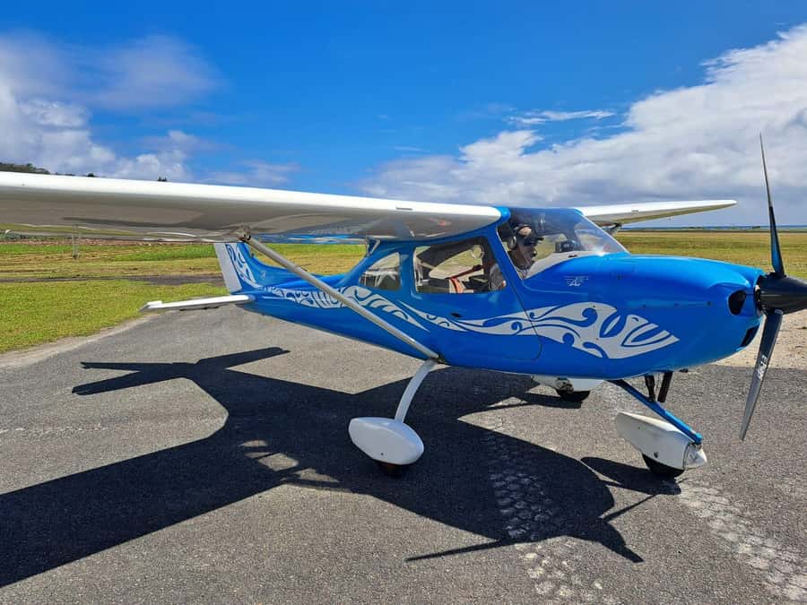 Bora-Bora 30 minutes private flight in light aircraft - The airport meeting point and first practical steps
