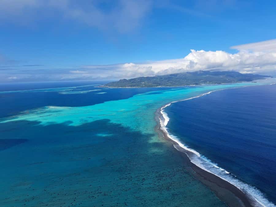 Bora-Bora 30 minutes private flight in light aircraft - Who will enjoy this flight most