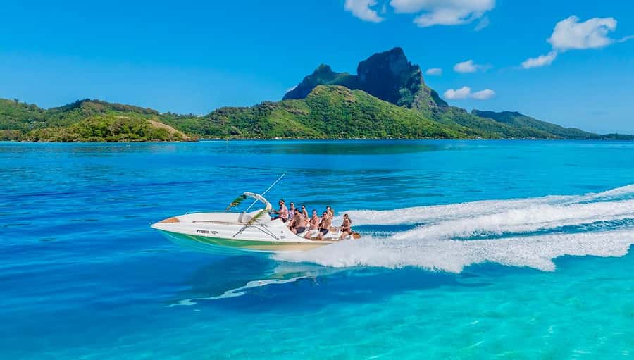 Bora Bora: Blue Lagoon Cruise, Snorkeling and Lunch . - A six-hour route through Bora Bora’s blue lagoon
