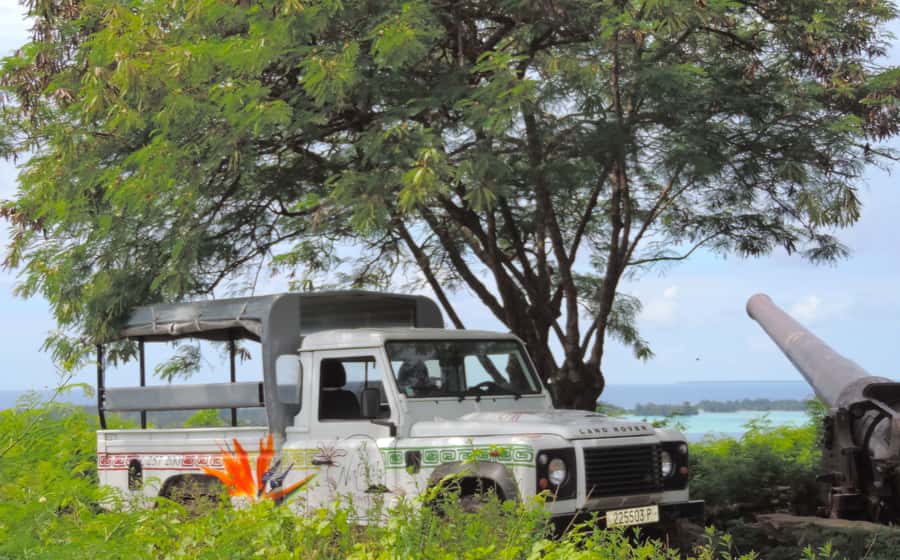 Bora Bora by Land and Sea: 4WD Safari and Snorkel - Matira Point, Faanui Cannon, and Amanahune Bay