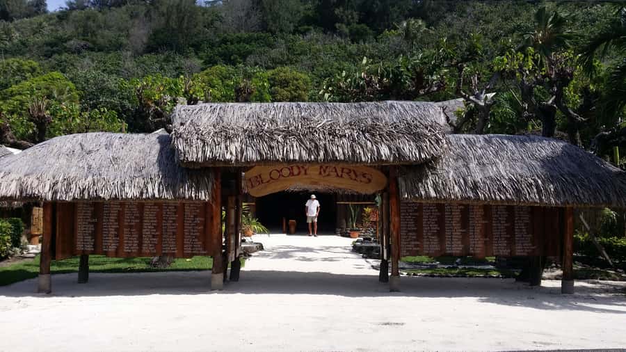 Bora Bora by Land and Sea: 4WD Safari and Snorkel - The 20-mile 4WD circuit around Bora Bora