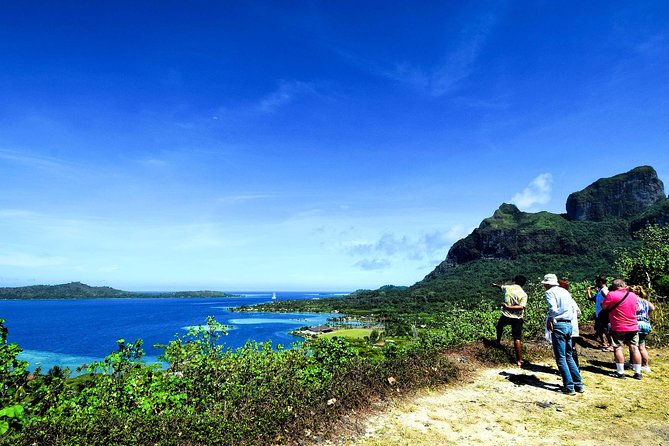Bora Bora Combo Tour: Lagoon Cruise and 4WD Tour Including Snorkeling - Lunch on a motu, often a highlight of the day
