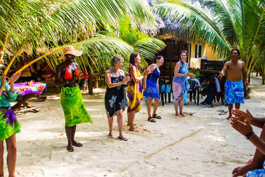 Bora Bora: Full-Day Lagoon Snorkelling Tour - The final sightseeing hour and return