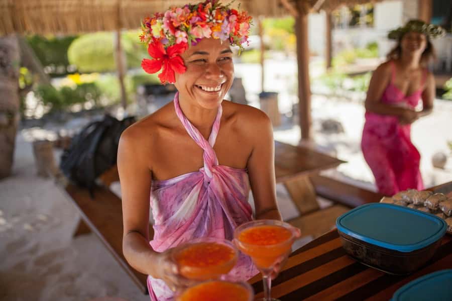 Bora Bora Luxury Tour and Beach Picnic - Coral gardens and the best time in the water