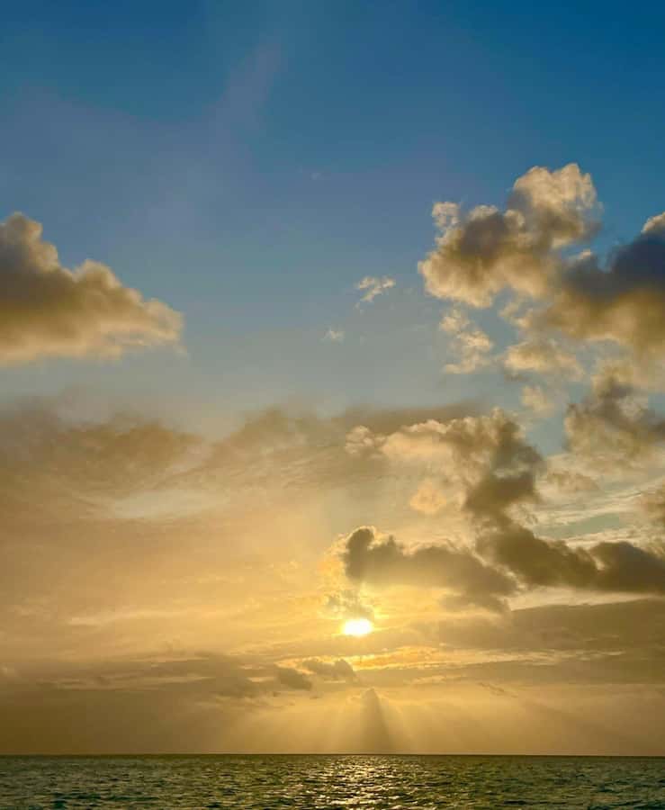 Bora Bora: Private Sunset cruise on the lagoon - How the sunset portion unfolds
