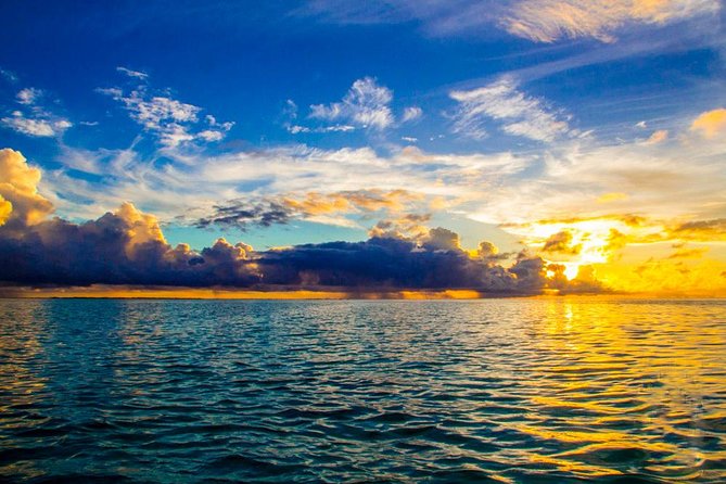 Bora Bora: Small Group Stargazing Tour Including Sunset Cruise - Sunset on the lagoon, with wine and island views