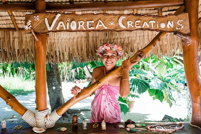 Bora Bora Snorkel Cruise by Polynesian Outrigger Canoe with BBQ Island Lunch - How the small-group setup affects your day