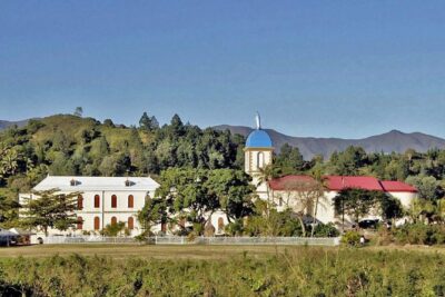 Country Tour (2h30) included Tjibaou Cultural Center & Church