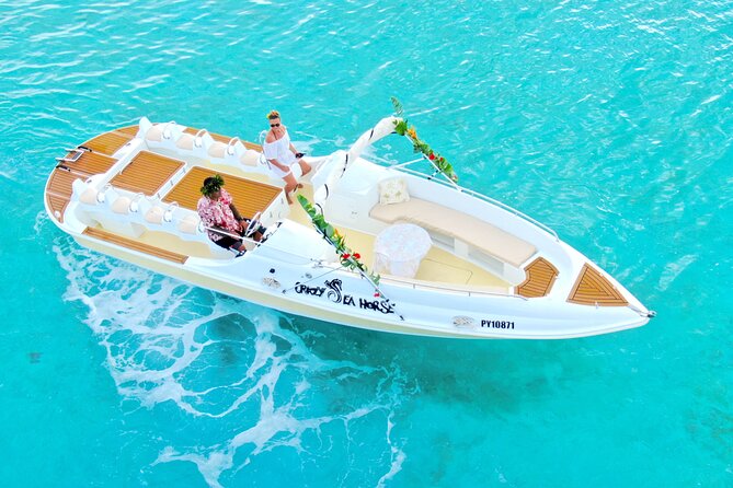 Crazyseahorseborabora Comfortable boat , sensational snorkeling . - A fast start on Bora Bora’s turquoise lagoon