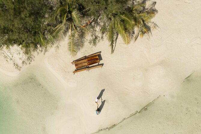 Day on a private island in Bora Bora - alone in the world - Lunch with your feet in the water