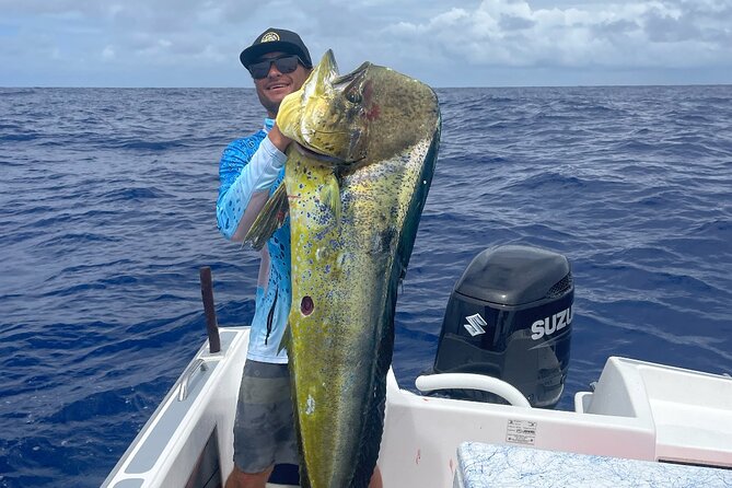DEEP SEA FISHING 1/2 day (private group) - Setting out from Arue on a Tahitian fishing boat
