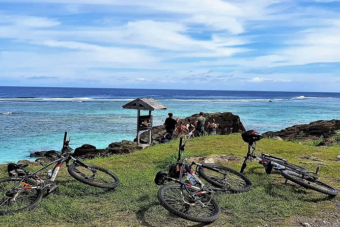 'Discover' Rarotonga Cycling Tour with Lunch - Fruit tasting, coconut husking, and local stories