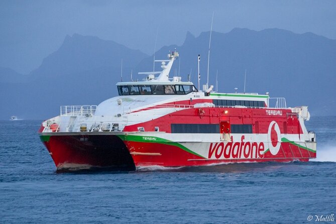 Discovering Moorea from Tahiti in 4x4 with the Ferry Terevau - Magic Mountain and the first big view