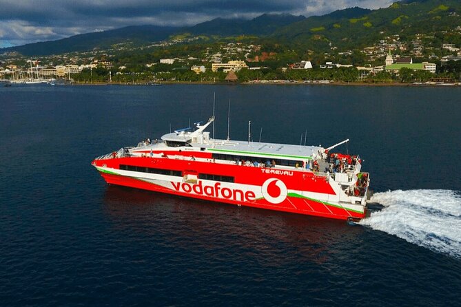 Discovering Moorea from Tahiti in 4x4 with the Ferry Terevau - Meeting at the Terevau ferry dock