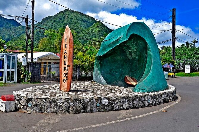 Discovering the emblematic sites of Tahiti - The Arahoho Blowhole and the role of the surf