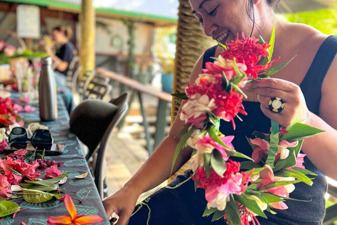 Ei Making Classes in Rarotonga - Juanita and Tim Bring a Personal Touch