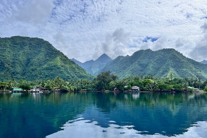 Excursion to discover the authentic Tahiti Peninsula 4:00 - A pearl farm stop with a local connection