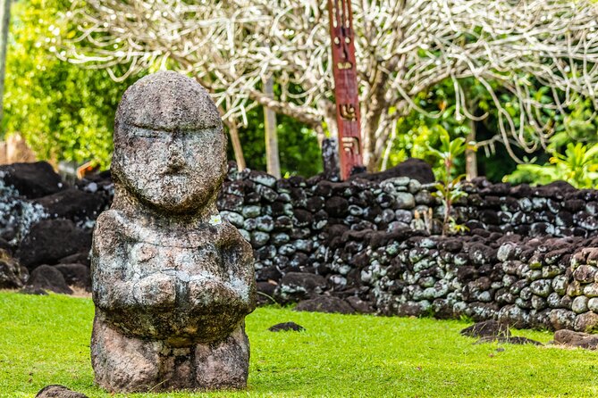 Explore Tahiti Nui, its landscapes and iconic sites. - Why the small vehicle matters