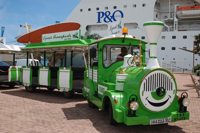 FAMOUS Local Green Train Noumea (01h30) - Leaving Rue Jules Ferry and getting oriented