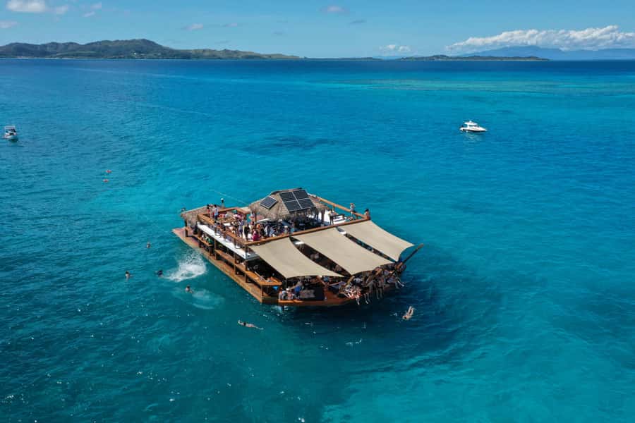 Fiji: Cloud 9 Floating Bar and Pizzeria Day Trip - Pizza, cocktails, and the optional $60 tab