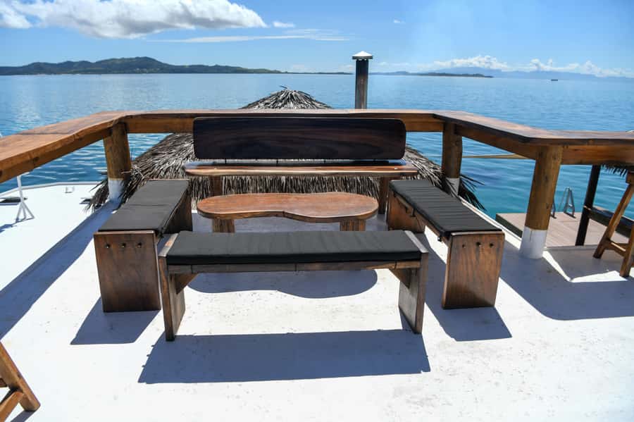 Fiji: Cloud 9 Floating Bar and Pizzeria Day Trip - DJs, dancing, and the changing mood