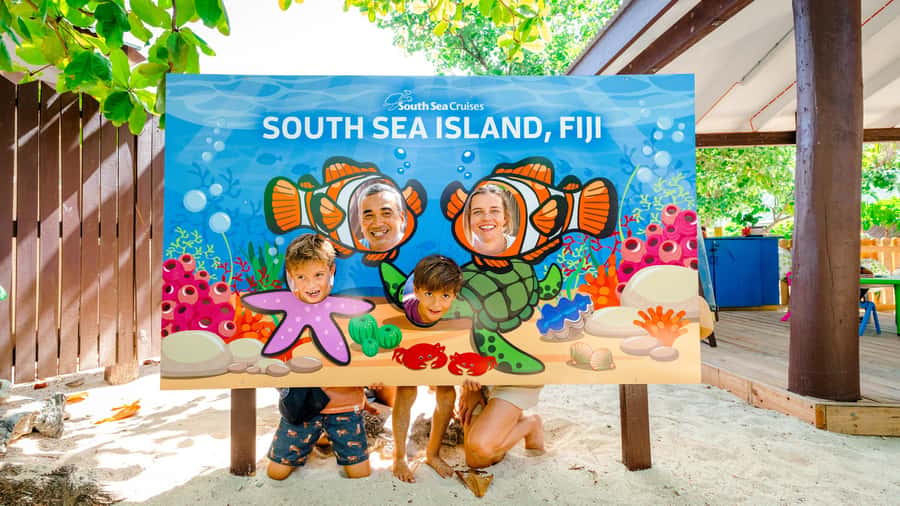 Fiji: South Sea Island Finding Nemo ex Port Denarau - Seeing coral through the semi-submersible vessel