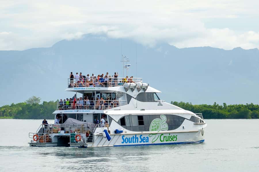 Fiji: Yasawa Islands Explorer Cruise with Lunch - What lunch and the onboard bar are really like