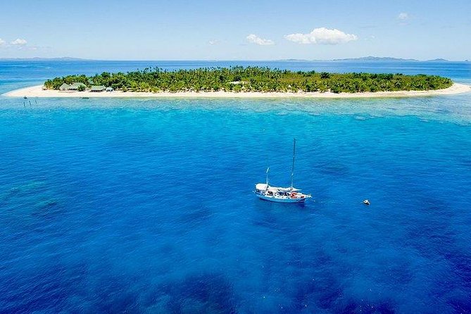 Fijian Islands and Snorkel Full-Day Whales Tale Cruise including Beach BBQ Lunch - The older boat and onboard facilities
