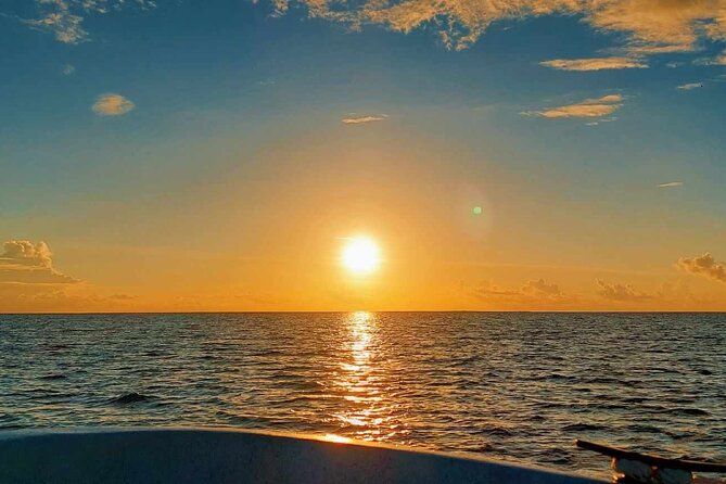 Guided sunset cruise on Raiatea Lagoon - The charm and limits of the sunset setting