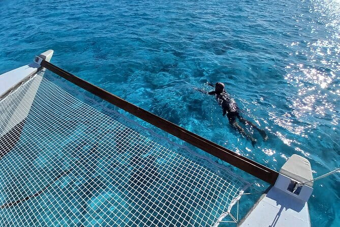 Half-Day Sailing Trip on the Lagoon of Tahiti Comments - Sailing beneath Tahiti’s red sails