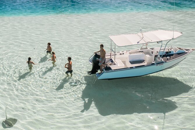 Half Day Tour lagoon discovery marine fauna flora small group - A fruit and punch break on the lagoon