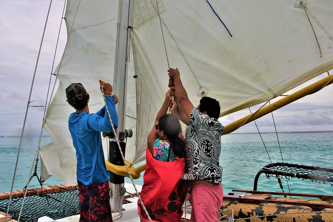 Introduction to sailing and discovering the lagoon - Why this Moorea sailing trip feels different