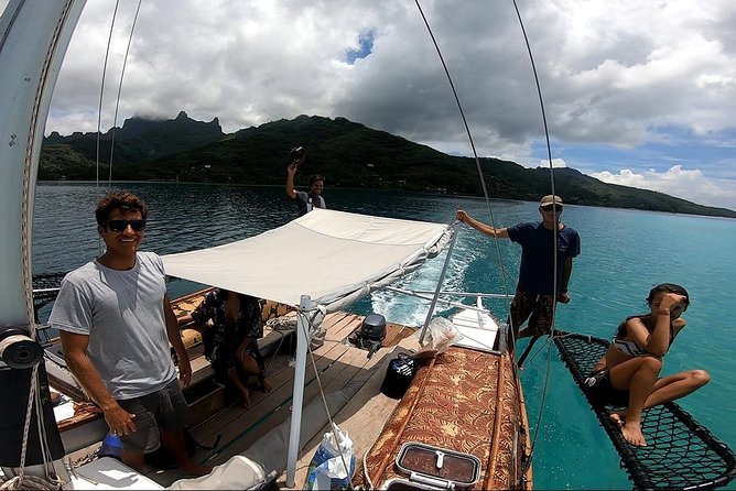 Introduction to sailing and discovering the lagoon - Sandbanks, motu, and the changing Moorea lagoon