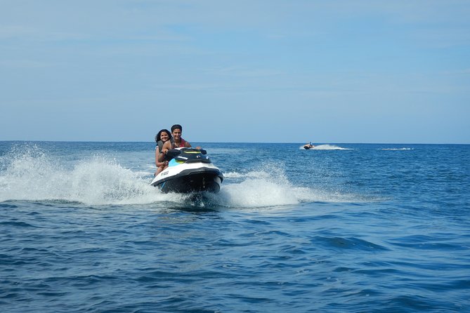 Jet-Ski Découverte 1H00 Jet Ski excursion to Moorea (Single or two-seater) - One hour along Moorea’s northwest coast