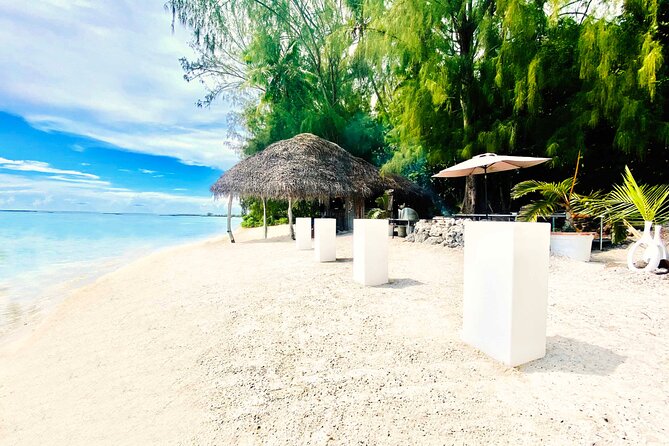 Lagoon Tour + lunch with your feet in the water on a Motu - A six-hour day built around Moorea’s lagoon