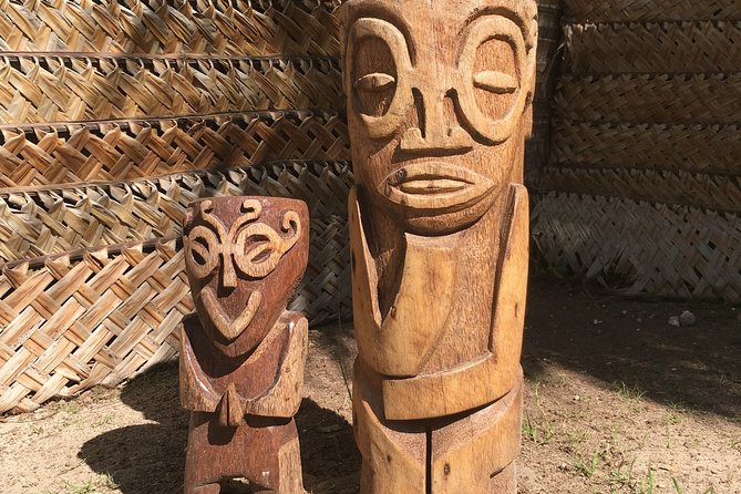 Land and Sea cultural tour to discover traditions, heritage and the lagoon - A Moorea day split between lagoon and land