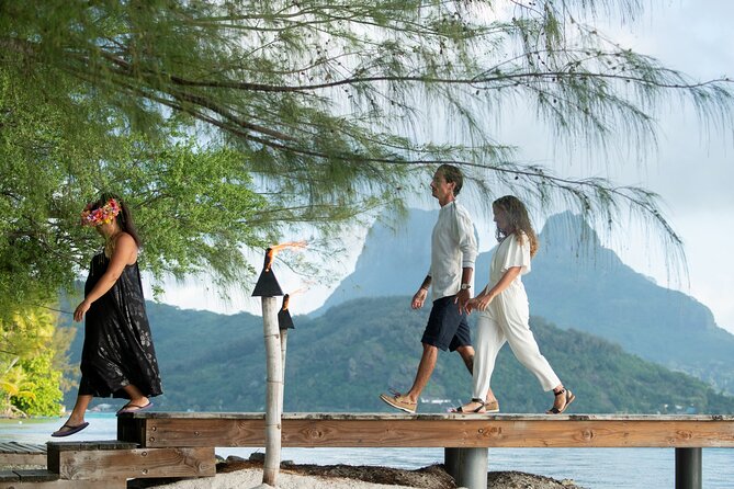 Luxury Private Sunset Cruise and Motu Dinner in Bora-Bora - A sunset cruise made for two