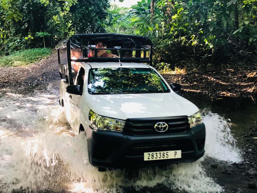 Moorea:4X4 safari excursion between land and sea with lunch - Magic Mountain and the first big view