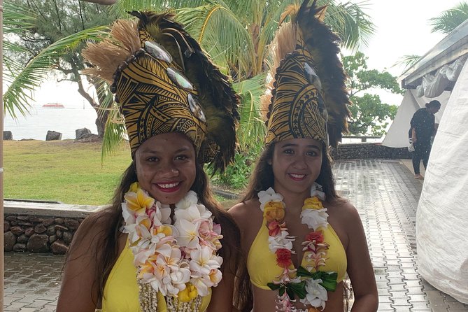 Moorea Cruise Ships: 4x4, Belvedere, Pineapple, & Magic Mountain - Cook’s Bay and Opunohu Bay