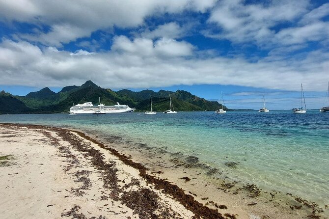 Moorea Private Full Day Tour - A private road around Moorea’s three famous bays
