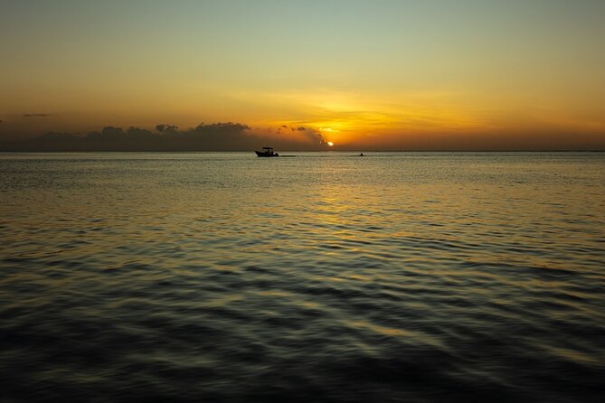Moorea Sunset Boat Trip - How the two hours usually unfold