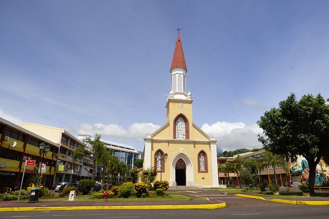 Papeete and Tahiti Historical and Cultural Tour - Choosing east toward Mahina or west toward Paea